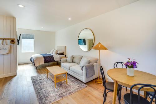 Modern Studio in Bend about 3 Mi to Sunriver Resort! thumb 4