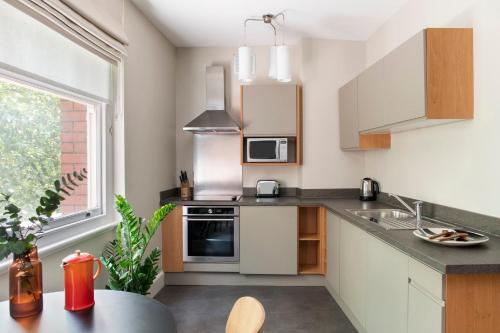SACO Bristol- West India House - 주방