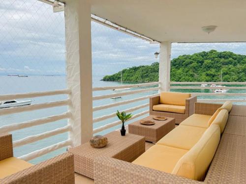 Live an adventure in Taboga 2 in Taboga