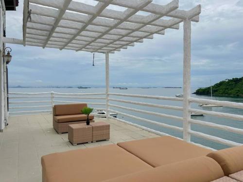 Live an adventure in Taboga 2 in Taboga