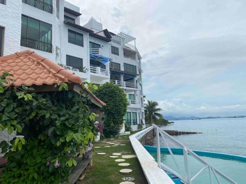 Live an adventure in Taboga 2 in Taboga