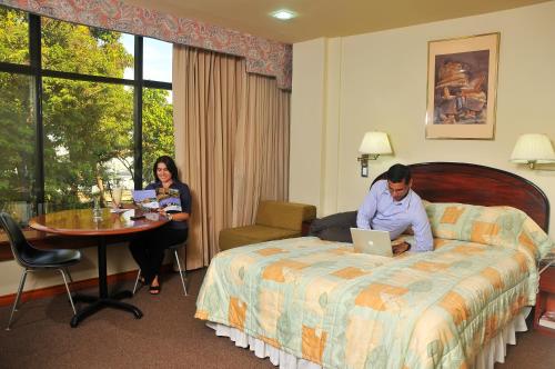 Hotel Ramada - Photo 2