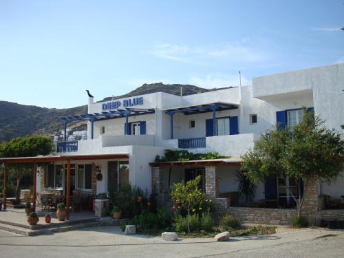 Deep Blue Rooms & Apartments - Hôtel - Mylopotas