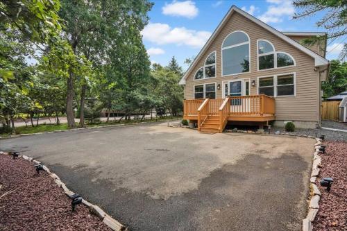 Vacation Home w/Hot Tub/Sauna and Gaming Room