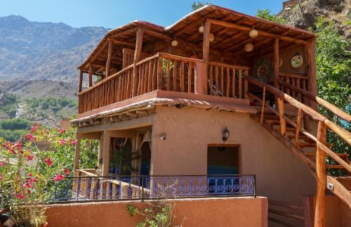 Bungalow with Patio