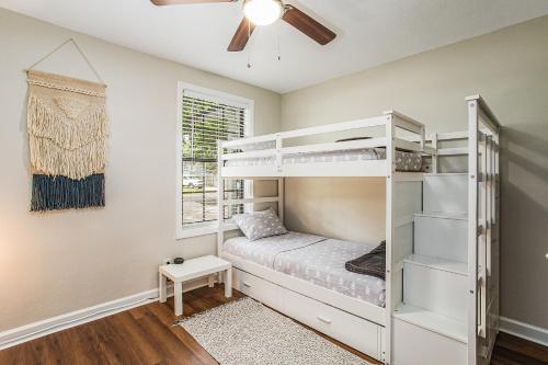 Riverside Hidden Gem W/ Triple Bunk Bed Mins to JAX DT/Riverside in Jacksonville, USA