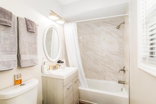 Riverside Hidden Gem W/ Triple Bunk Bed Mins to JAX DT/Riverside in Jacksonville, USA