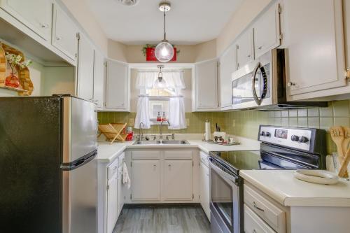 Historic Marthasville Getaway with Shared Amenities! in Washington, USA