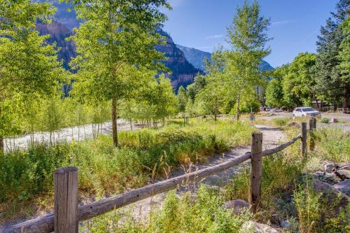 Riverfront Ouray Vacation Home about 1 Mi to Downtown!