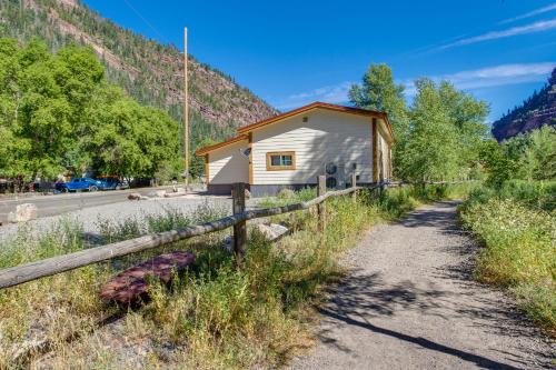 Riverfront Ouray Vacation Home about 1 Mi to Downtown!