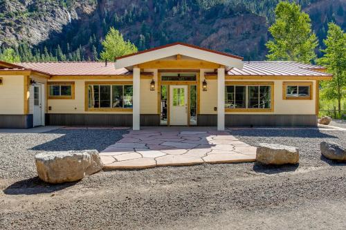 Riverfront Ouray Vacation Home about 1 Mi to Downtown!