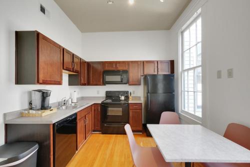 2br Apartment With King Beds, Historic Charm in Louisville, USA