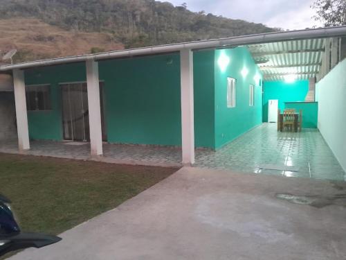 Casa Ampla e Confortavel a 10 minutos Praia Ubatumirim Cambuca in Praia do Puruba
