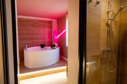 Deluxe Suite with Spa Bath