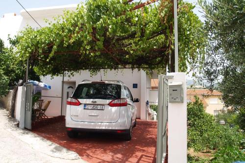 Apartments by the sea Poljica Trogir - 6019 - image 13