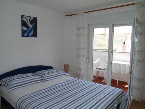 Apartments by the sea Poljica Trogir - 6019 - image 10