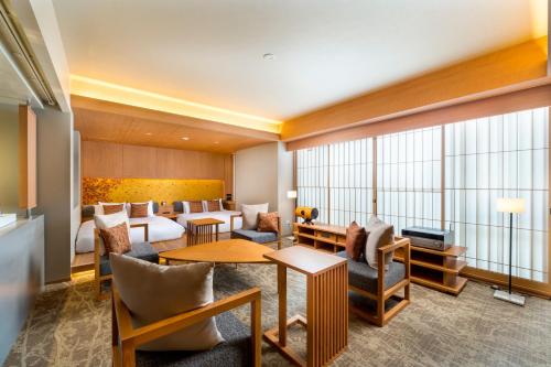 Signature Theater Suite Room image 10