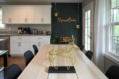 Bluegrass & Bourbon - a Peaceful Retreat & Hangout in บาร์ดสทาวน์ (KY)