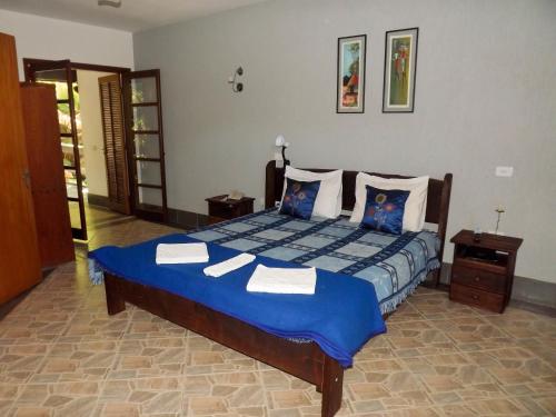1 double bed, 1 twin bed