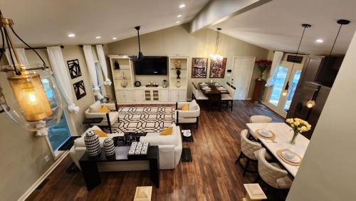 B&B Atlanta - Wolf Creek Lodge - Bed and Breakfast Atlanta