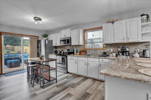 Vacation Home w/Hot Tub/Sauna and Gaming Room in Albrightsville, USA