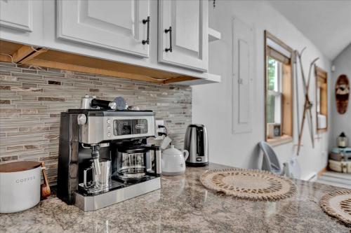 Vacation Home w/Hot Tub/Sauna and Gaming Room in Albrightsville, USA