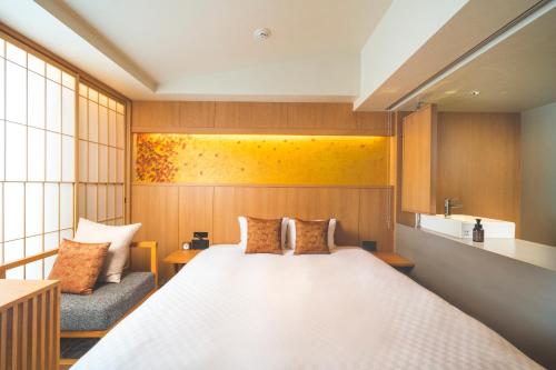 Superior King Room - Non-Smoking image 10