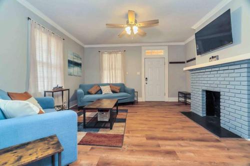 *The Rustic Haven Hideout Near Downtown* in Montgomery, USA