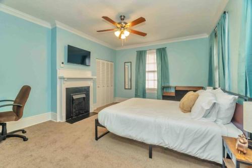 *The Rustic Haven Hideout Near Downtown* in Montgomery, USA