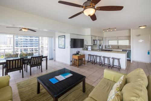 Two-Bedroom Two Bath Ocean View image 4