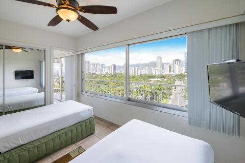 Two-Bedroom Two Bath Ocean View image 2
