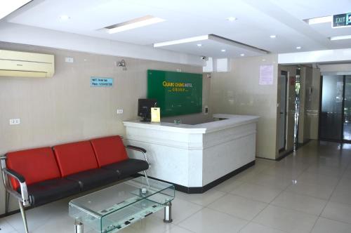 Lobby, Sao Hotel Nguyen Ngoc Vu near Vincom Center for Contemporary Art (VCCA)