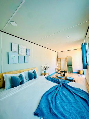 1 queen bed