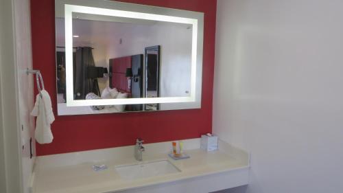 Legend Hotel Hollywood - image 4