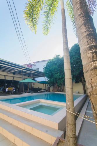 Swimming pool, Hotel Carmelita in Tuguegarao City