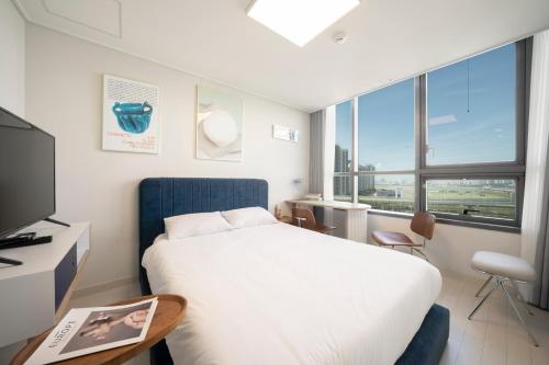 Late Check-In After 7 PM - Flat Studio C1-1, No Pets Allowed