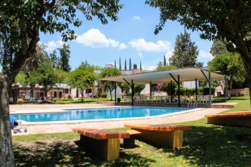 ¡Casa bonita frente a alberca, lago y área verde! in Tequisquiapan, Mexico
