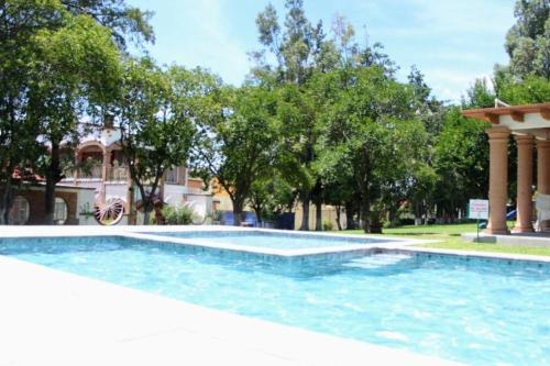 ¡Casa bonita frente a alberca, lago y área verde! in Tequisquiapan, Mexico