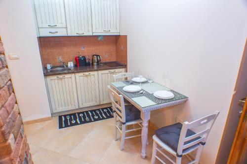 Dapur, Palazzo Uniqato seafront in Donji Stoliv