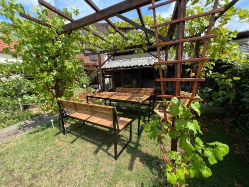 View, Parkplatze, Einzelbetten, 2 TVs, Balkon, Terrasse, fast Wi-Fi bis zu 1000 Mbit, Homeoffice in Hanau am Main