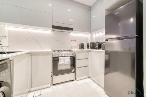 Polished 1BR at Binghatti Creek Al Jadaf by Deluxe Holiday Homes, Dubai (photo 4)