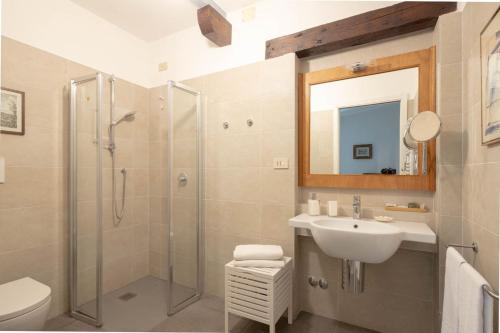One-Bedroom Apartment image 5