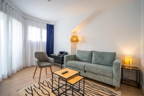 Apartment with Terrace image 7