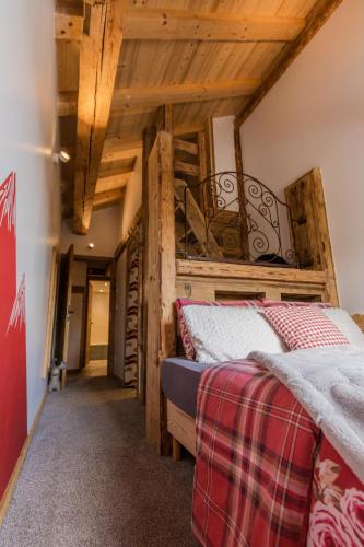 Apartment with Mountain View image 10