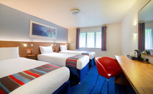 1 double bed, 1 twin bed
