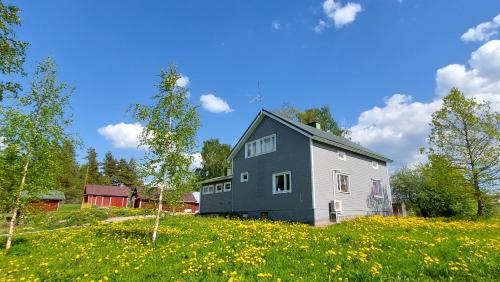 A szálláshely kívülről, Villa Mummola Kahden makuuhuoneen huoneisto lähellä jokea (Villa Mummola Kahden makuuhuoneen huoneisto lahella jokea) in Simpele