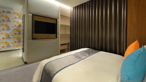 room detail thumbnail 1