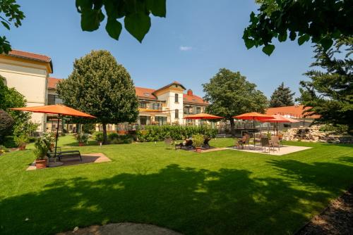 Elizabeth Hotel in โอวารอส