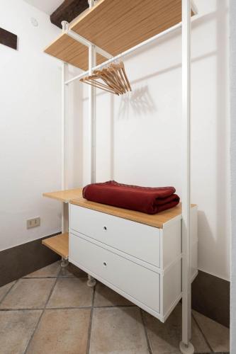 One-Bedroom Apartment image 2