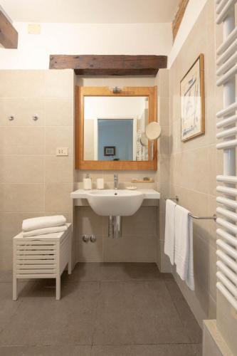 One-Bedroom Apartment image 1